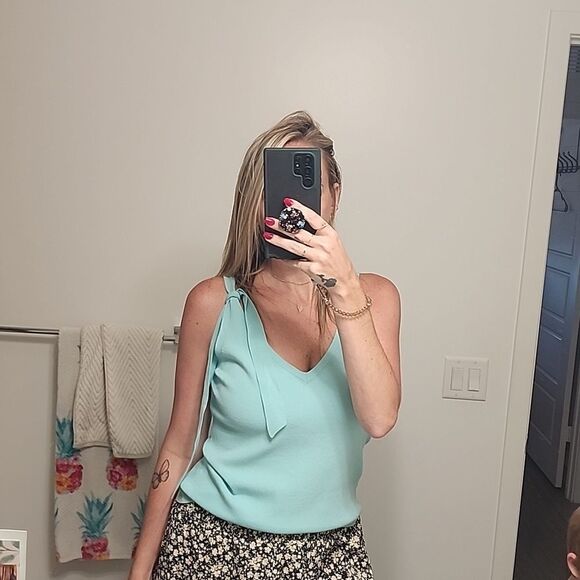 Ann Taylor Loft V-neck Top NWT - Picture 6 of 9